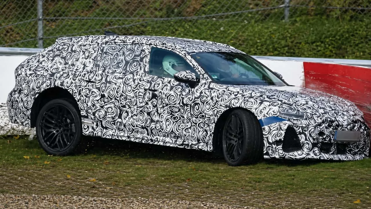 Audi RS6 Avant Prototipi Nürburgring'de Bariyere Çarptı
