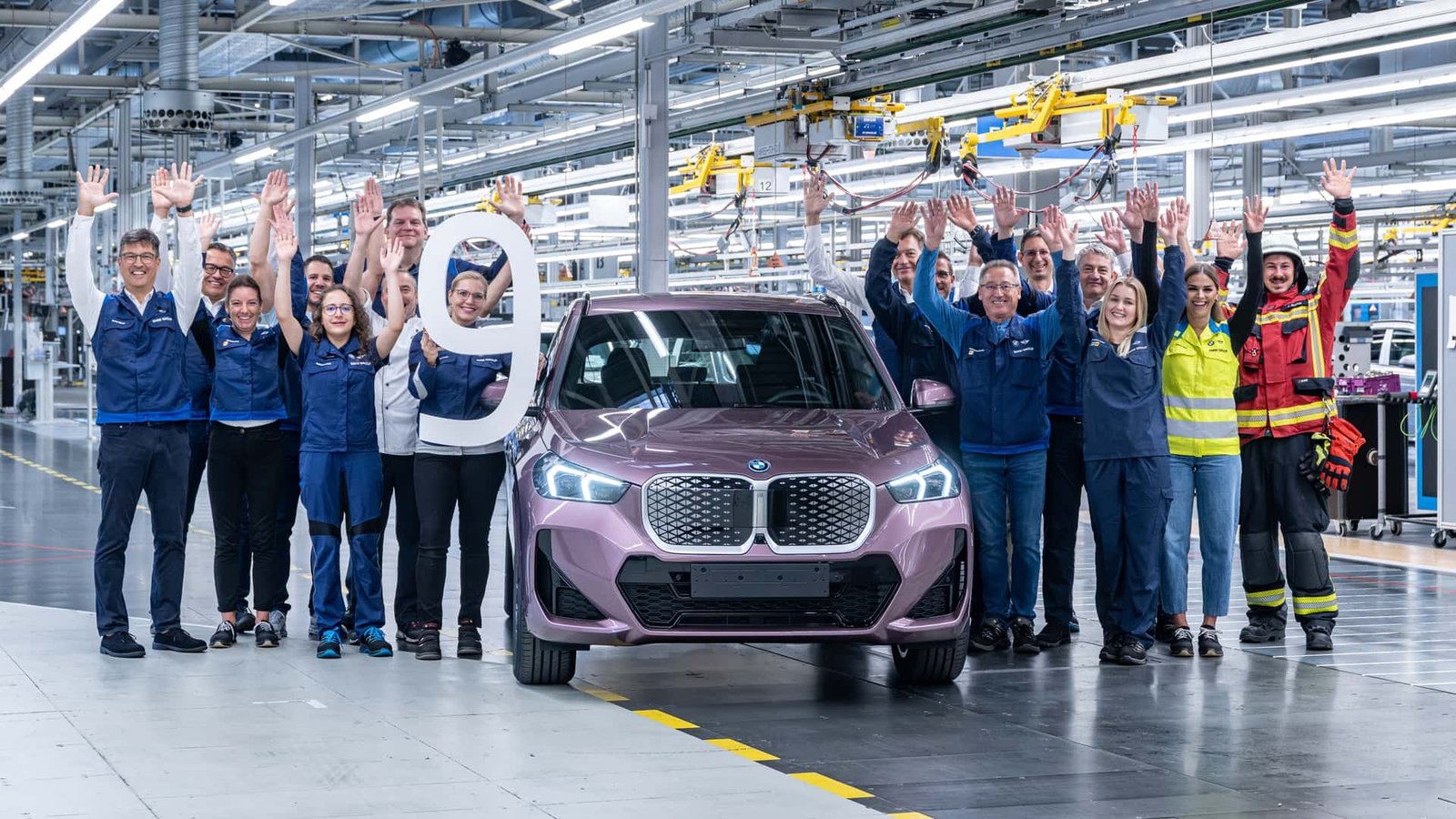 BMW Regensburg Fabrikasında 9 Milyonuncu Otomobil Olarak Elektrikli iX1 Üretildi