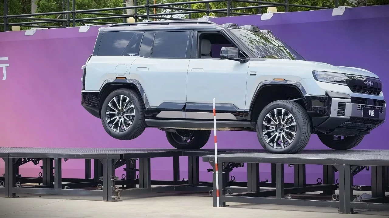 BYD ve Huawei, Üç Tekerlekli Sürüş Sistemleriyle Çin'in SUV Teknoloji Savaşında