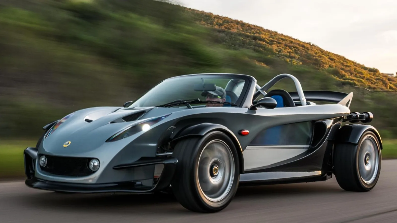 Camı ve Kapısı Yok: Sadece 340 Adet Üretilen Efsanevi Lotus 340R Satışta!