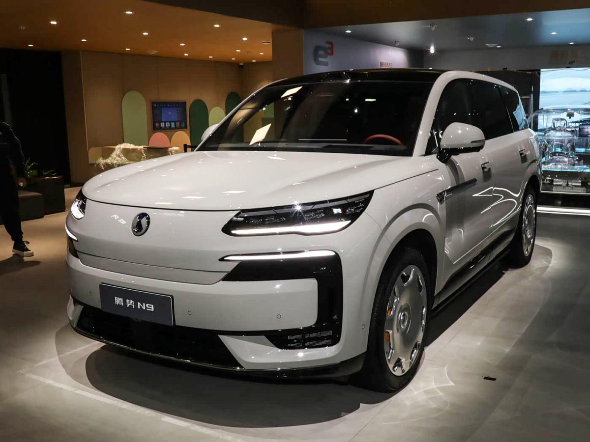 Denza N9 PHEV: Hızlı Şarj ve 420 km EV Menzille 18 Mayıs'ta Piyasada