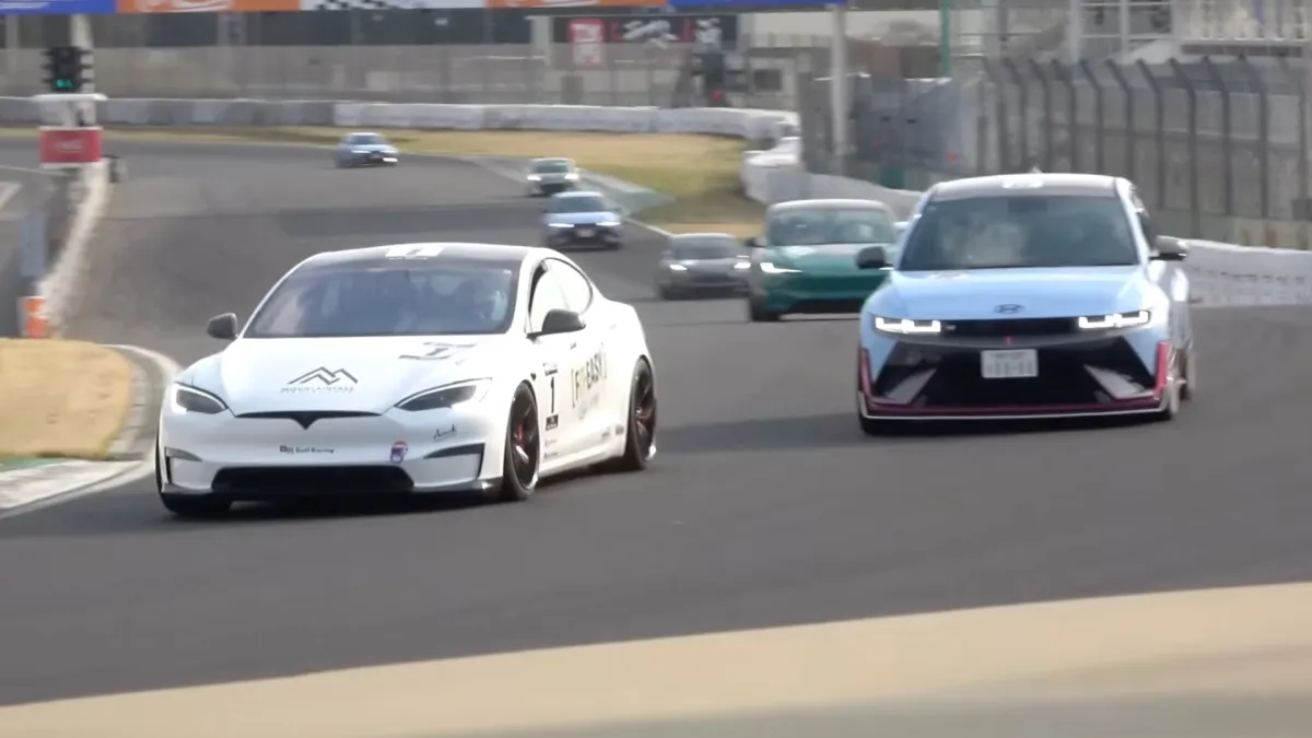 EV Yarışlarının Geleceği: Japon Spikerleri ve Jazz Füzyon Müziği
