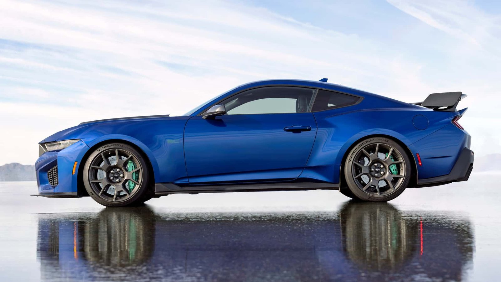 Ford Mustang Ailesi Büyüyor: Dört Kapılı Sedan Yolda mı?