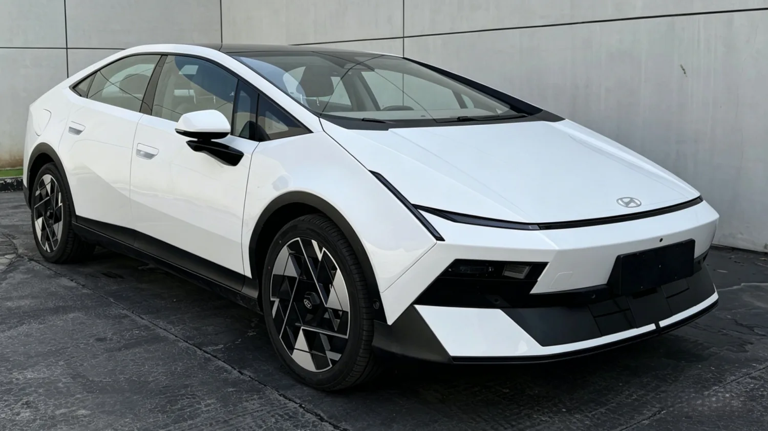 Hyundai Ioniq V: BEV ve EREV ile 800V Şarj Destekli Crossover