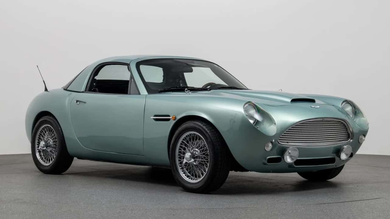 Klasik Aston Martin Görünümlü Bu Araç Aslında Bir Mazda Miata!