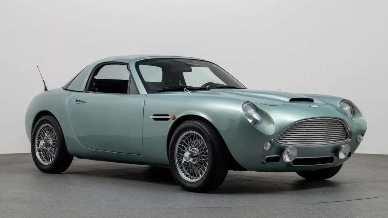 Klasik Aston Martin Görünümlü Bu Araç Aslında Bir Mazda Miata!
