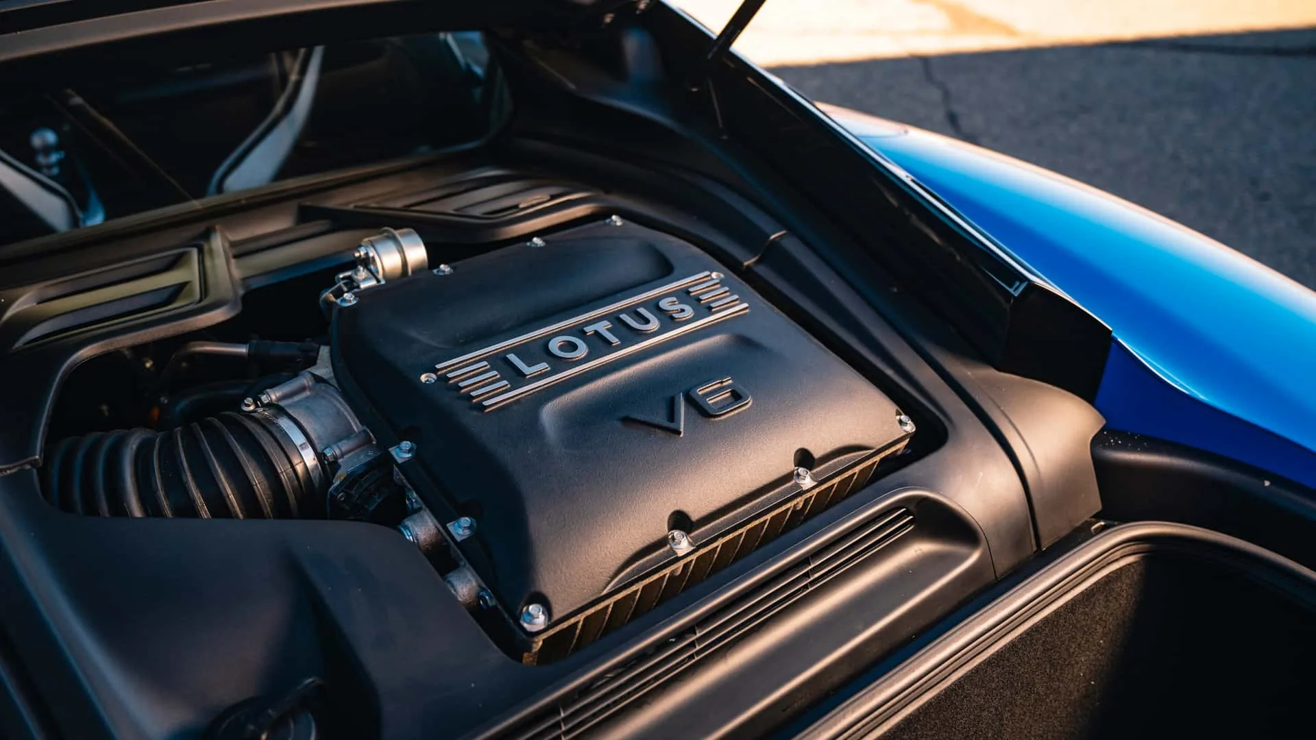 Lotus, Renault ve Geely'den V6 ve V8 Motorlara Geçiyor