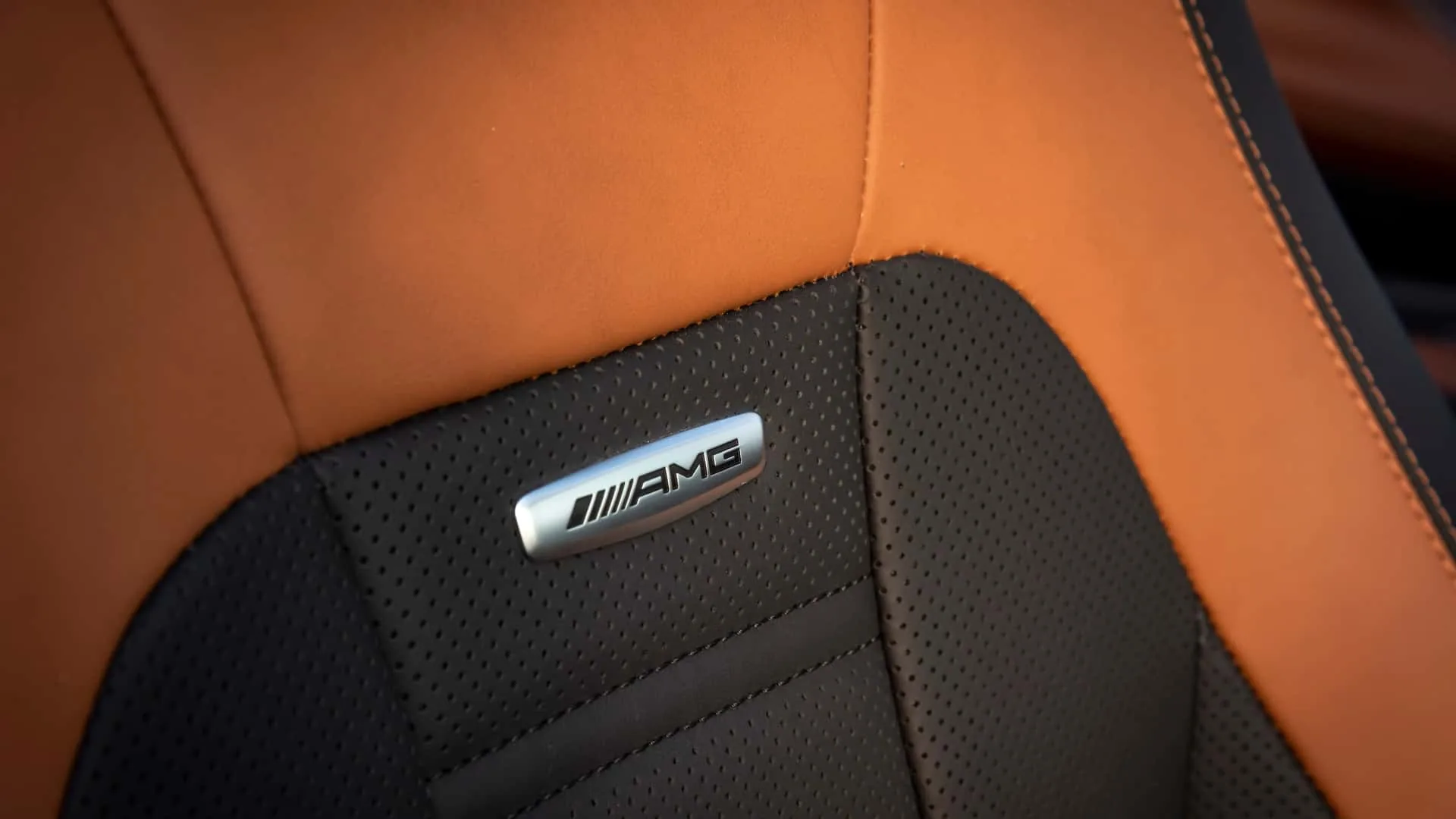 Mercedes-AMG Logosunun Neden Olduğu İddia Edilen Yanıklar İçin Toplu Dava