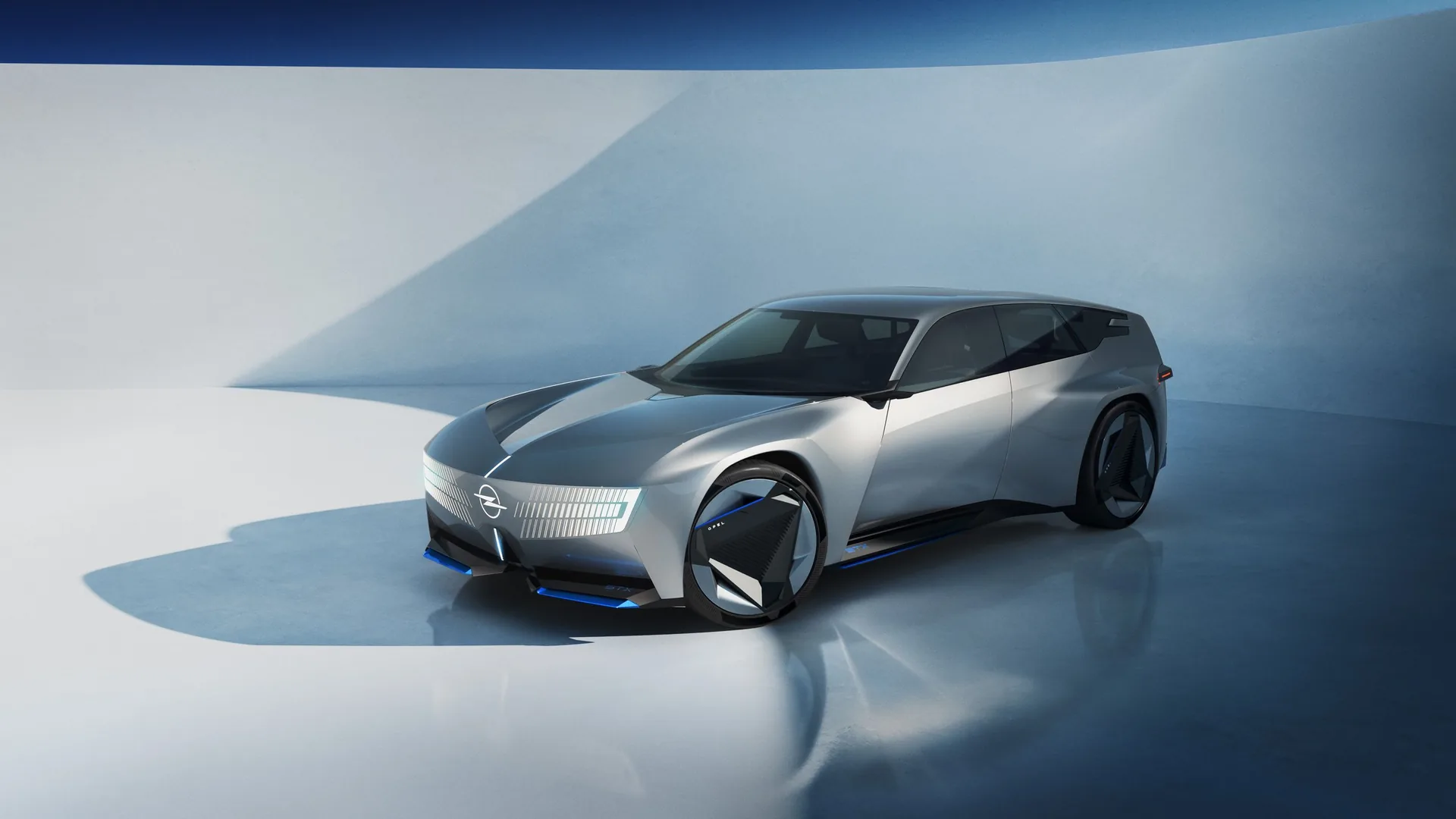 Opel, STX Concept ile Elektrikli Station Wagon Dünyasında Yeni Bir Çağ Başlatıyor: Aktif Aerodinamik ve Dört Tekerlekten Çekiş