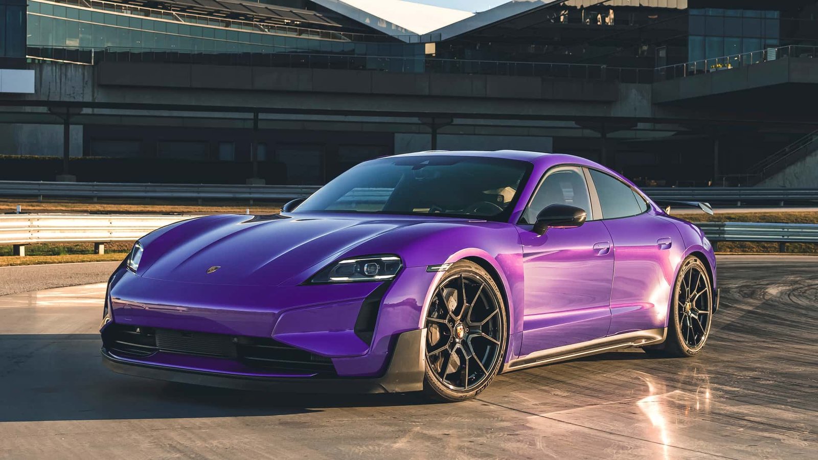 Porsche'den Elektrikli Taycan İtirafı: Zamanlama İdeal Değildi