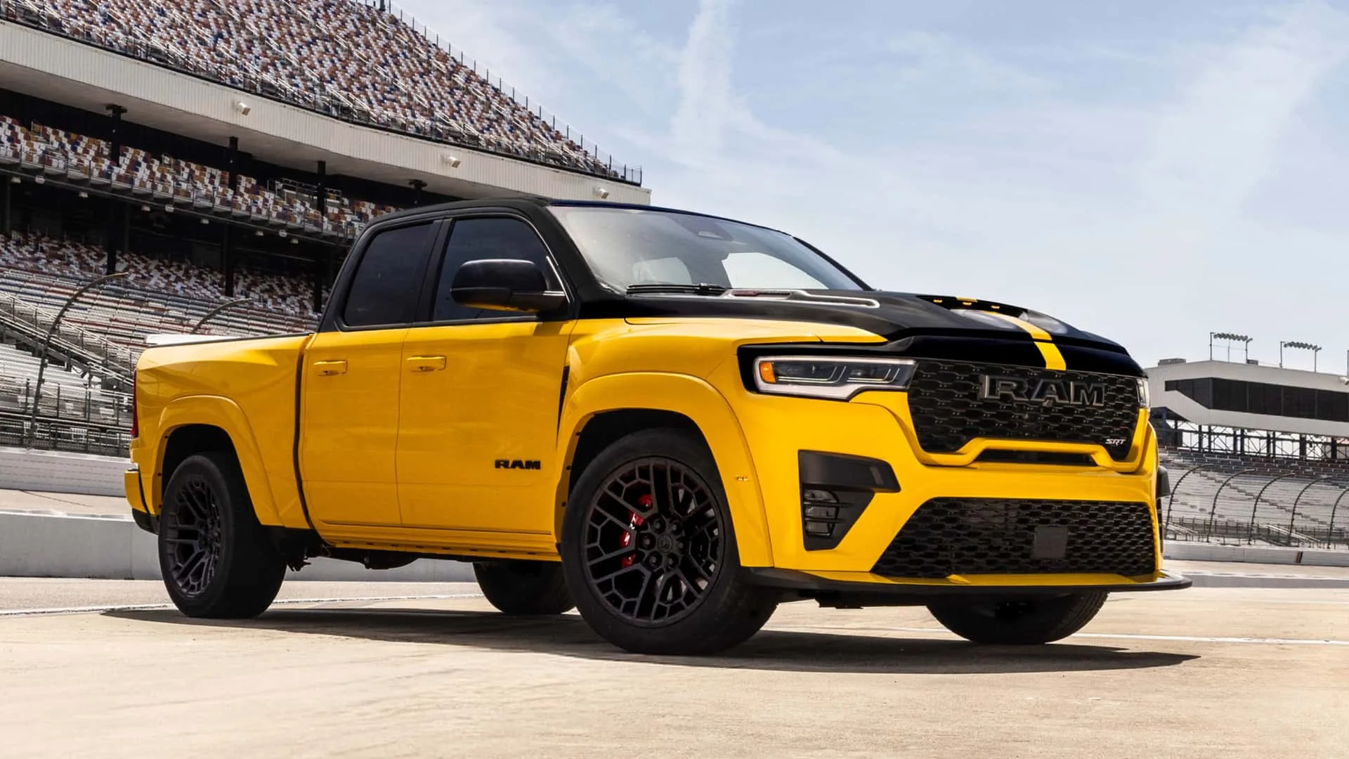 Ram 1500 Rumble Bee: SRT-10'un Mirası Yeni Nesilde Devam Ediyor