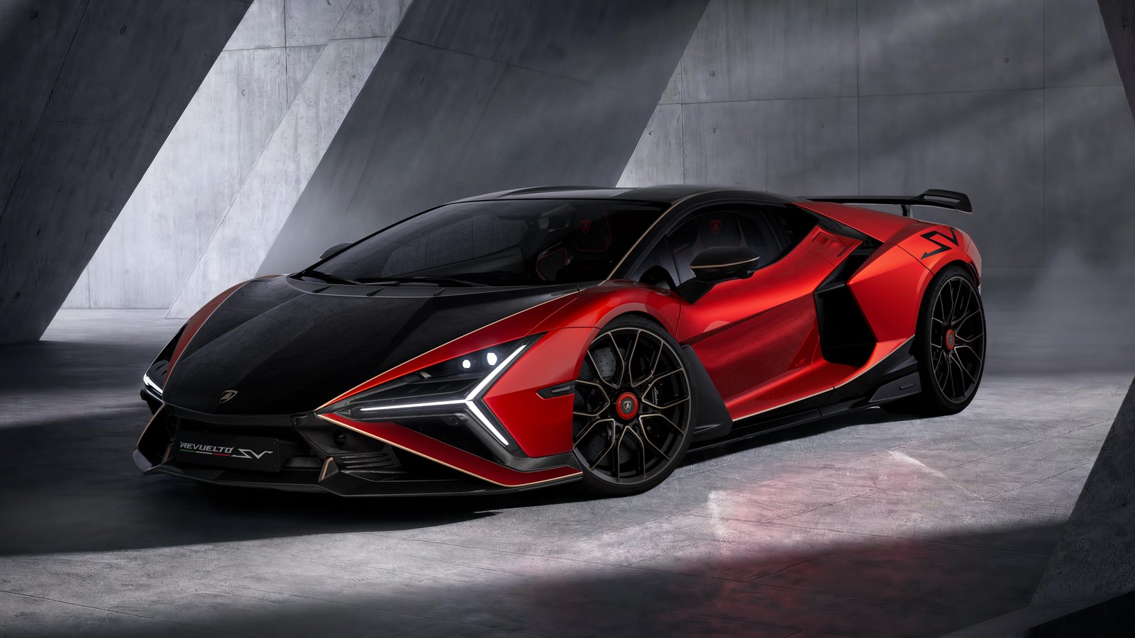 Sant’Agata’nın En Hızlısı Sahneye Çıktı: 1.065 Beygirlik Lamborghini Revuelto SV