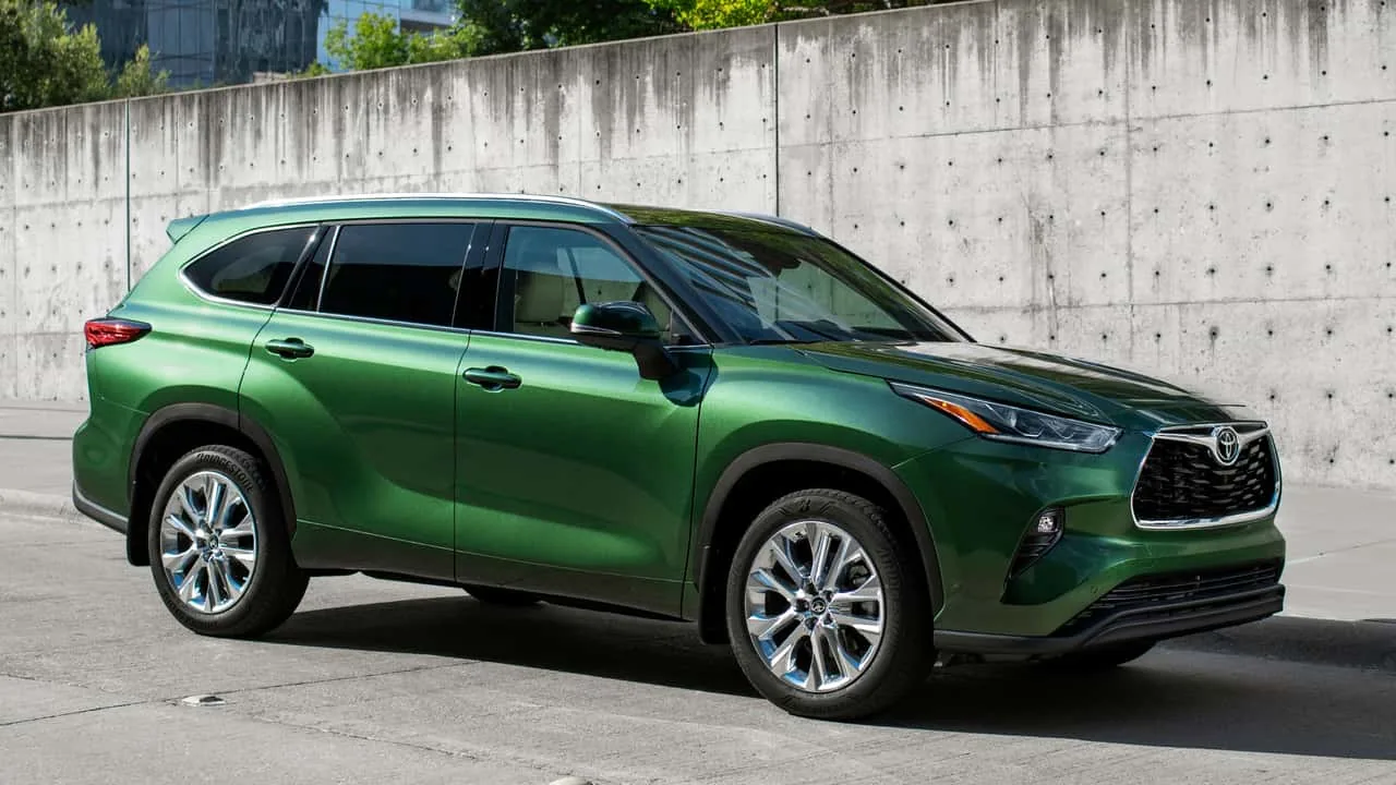 Toyota, Koltuk Sorunu Nedeniyle 550.000 SUV'yi Geri Çağırdı