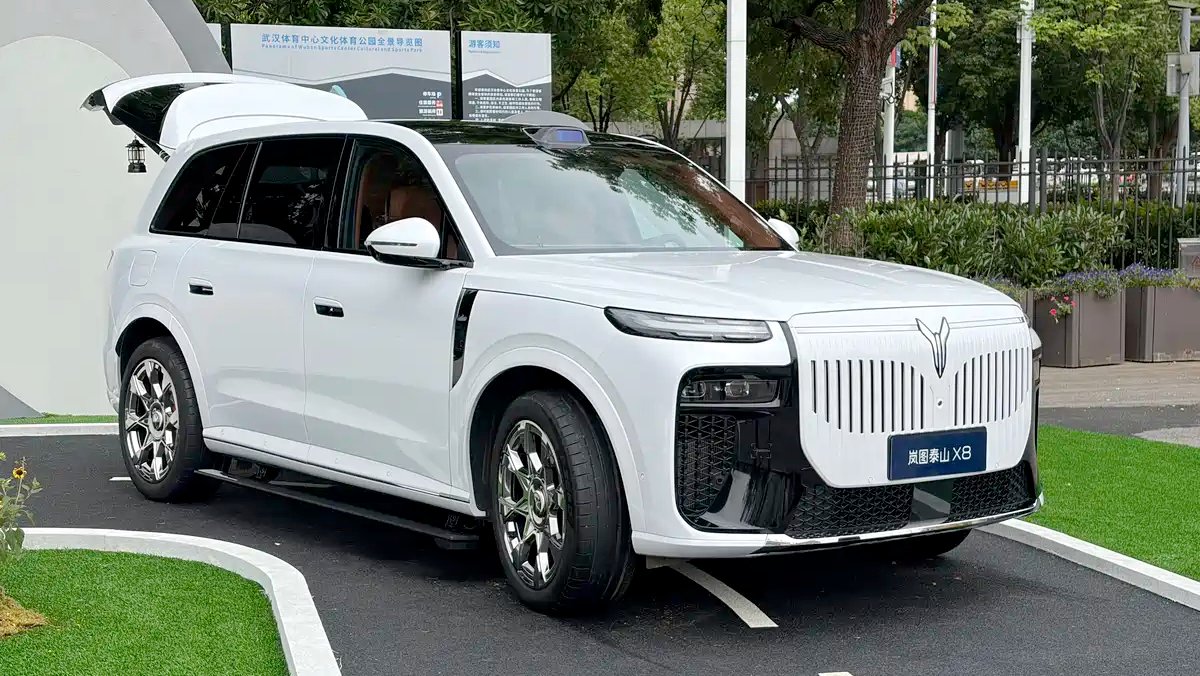 Voyah Taishan X8 Beş Koltuklu Versiyonu Çin'de Satışa Sunuldu