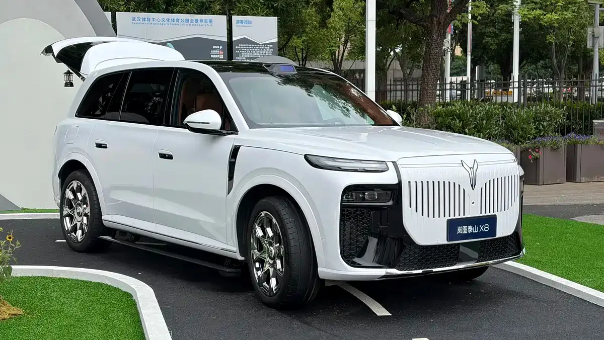 Voyah Taishan X8 Beş Koltuklu Versiyonu Çin'de Satışa Sunuldu