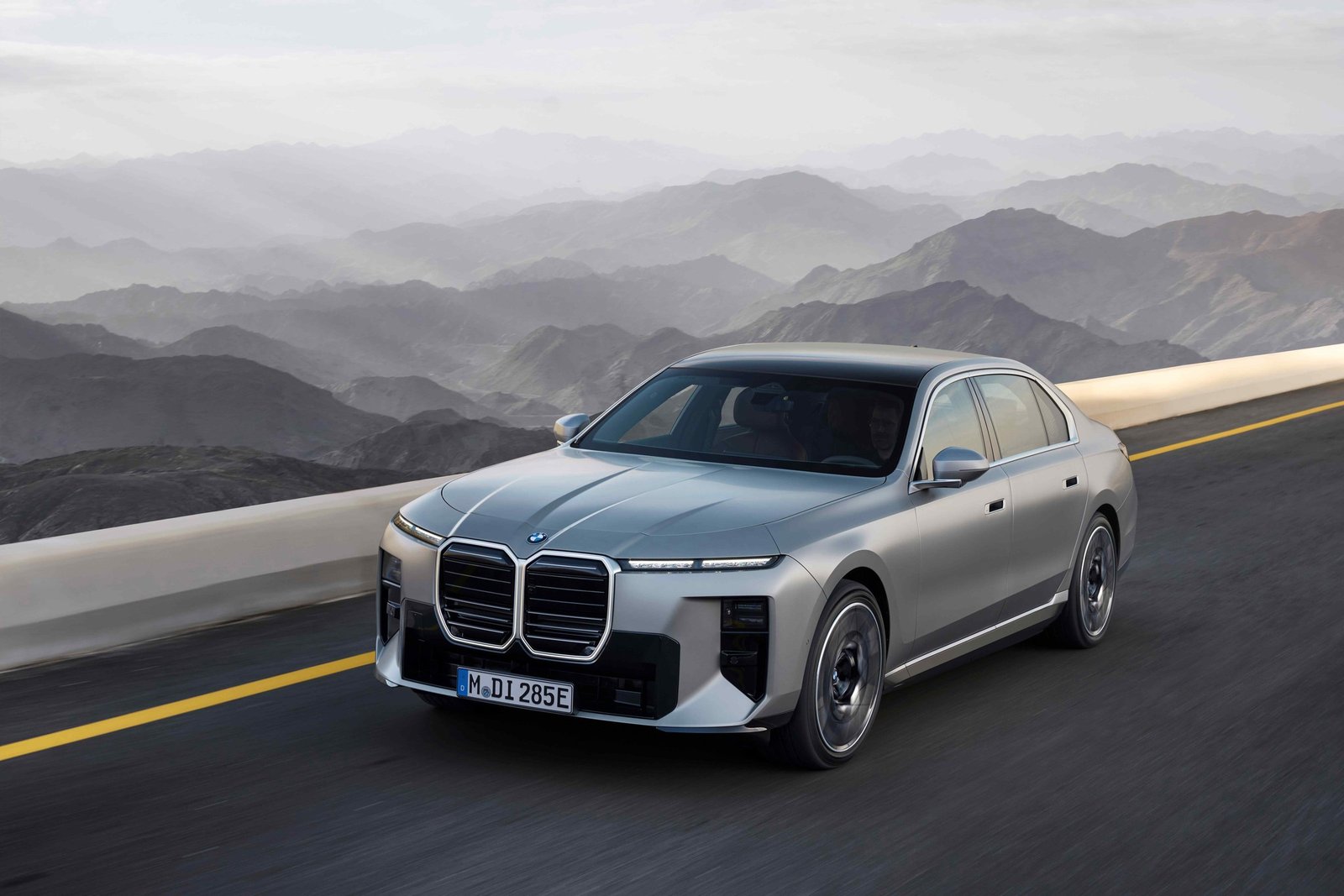 Yeni BMW 7 Serisi ve Elektrikli i7 Modelleri Türkiye'de Satışa Çıktı