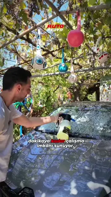 En pratik malzemelerle araba nasıl yıkanır? videosundan bir kare