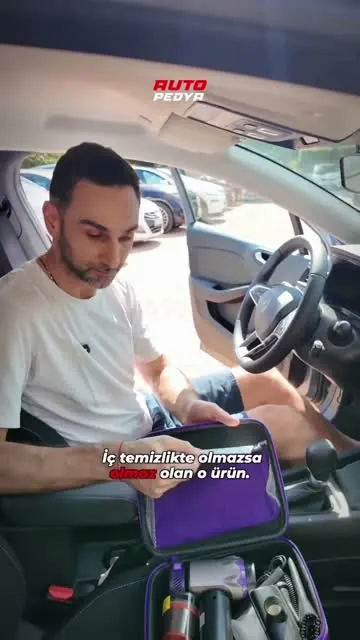 Arabanın içini baştan sona temizliyoruz videosundan bir kare